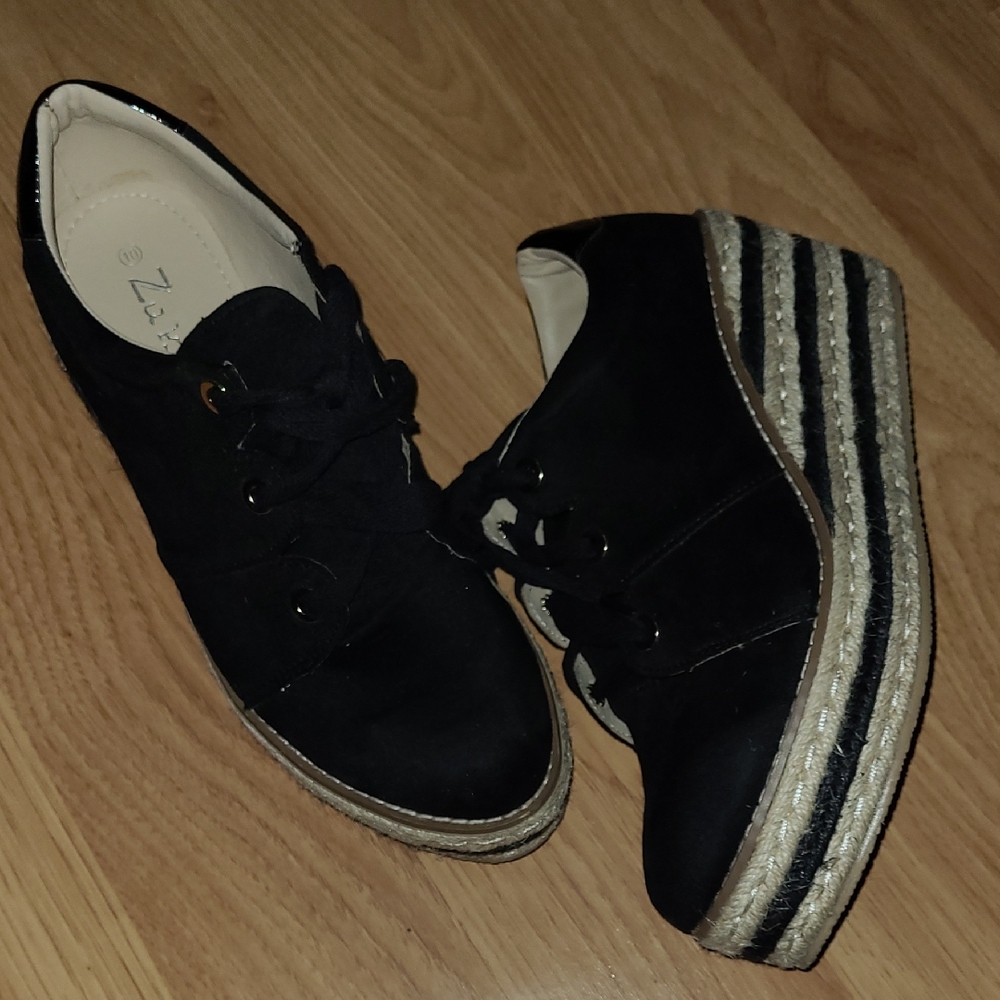 NWOT Zuka Black Wedge Sneakers